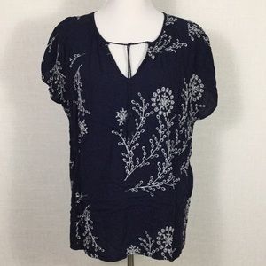 A:glow flutter sleeve top - cute and comfy